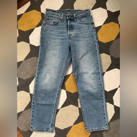 Levi's 501 Crop Jeans High Waisted Button Fly Size 27W x 26L Women's - Picture 3 of 7